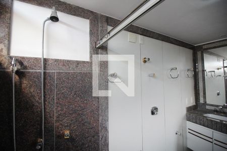 Apartamento para alugar com 250m², 4 quartos e 3 vagasBanheiro da Suíte 1