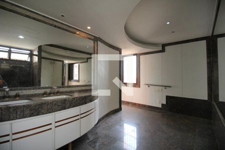 Apartamento para alugar com 250m², 4 quartos e 3 vagasBanheiro da Suíte 1