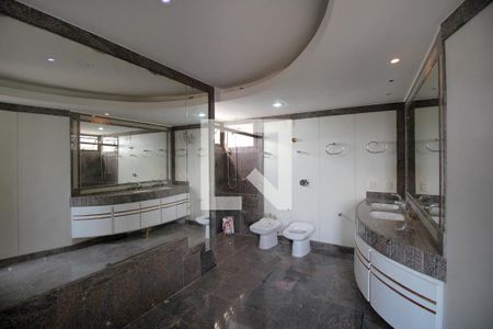 Apartamento para alugar com 250m², 4 quartos e 3 vagasBanheiro da Suíte 1