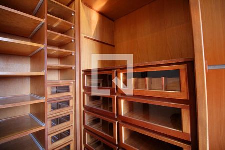 Apartamento para alugar com 250m², 4 quartos e 3 vagasCloset