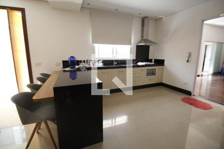 Casa à venda com 330m², 2 quartos e 8 vagasCozinha
