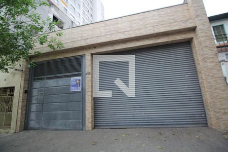 Casa à venda com 330m², 2 quartos e 8 vagasFachada