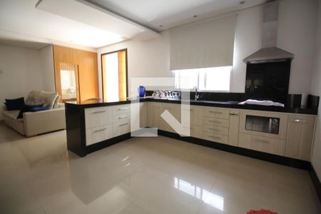 Casa à venda com 330m², 2 quartos e 8 vagasCozinha