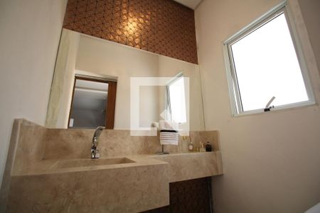 Casa à venda com 330m², 2 quartos e 8 vagasLavabo