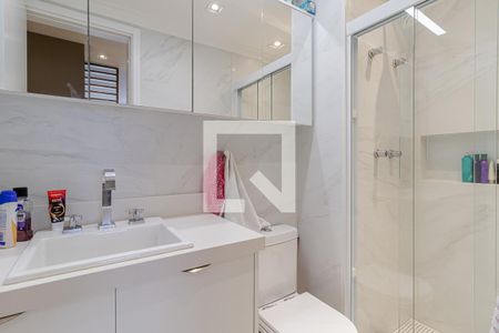 Apartamento à venda com 74m², 2 quartos e 2 vagas Apartamento à venda com 74m², 2 quartos e 2 vagasBanheiro da Suíte