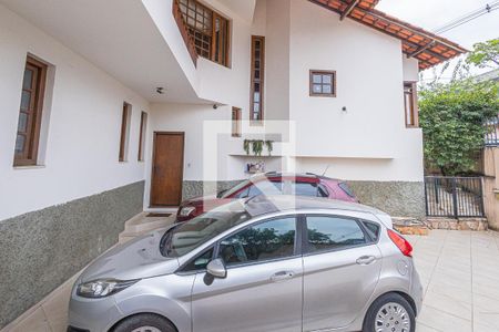 Casa à venda com 459m², 4 quartos e 4 vagasVagas de garagem