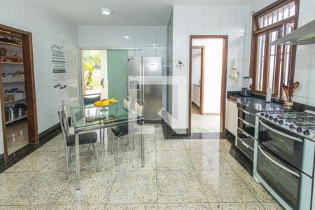 Casa à venda com 459m², 4 quartos e 4 vagasCozinha