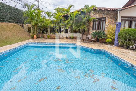 Casa à venda com 459m², 4 quartos e 4 vagasPiscina / Jardim