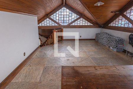 Casa à venda com 459m², 4 quartos e 4 vagasSotão 