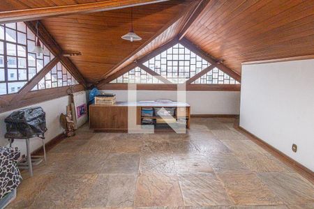 Casa à venda com 459m², 4 quartos e 4 vagasSotão 