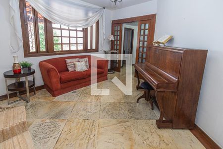 Casa à venda com 459m², 4 quartos e 4 vagasSala / 2º andar