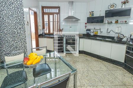 Casa à venda com 459m², 4 quartos e 4 vagasCozinha