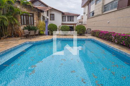 Casa à venda com 459m², 4 quartos e 4 vagasPiscina / Jardim