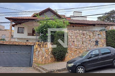 Casa à venda com 459m², 4 quartos e 4 vagasFachada
