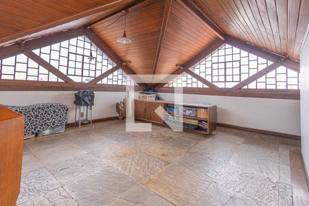 Casa à venda com 459m², 4 quartos e 4 vagasSotão 