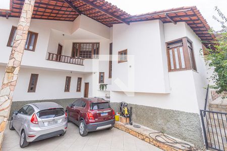 Casa à venda com 459m², 4 quartos e 4 vagasVagas de garagem