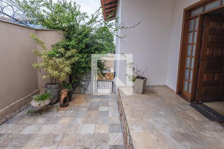 Casa à venda com 459m², 4 quartos e 4 vagasEntrada