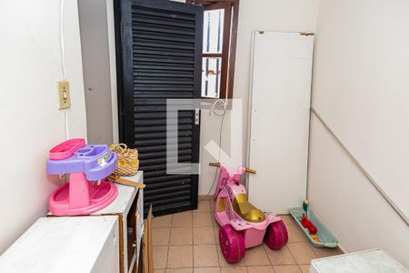 Casa à venda com 459m², 4 quartos e 4 vagasDCE completo