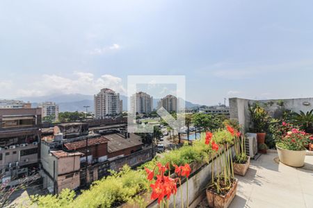 Apartamento à venda com 226m², 3 quartos e 2 vagas Apartamento à venda com 226m², 3 quartos e 2 vagasTerraço