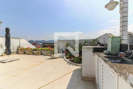 Apartamento à venda com 226m², 3 quartos e 2 vagas Apartamento à venda com 226m², 3 quartos e 2 vagasTerraço