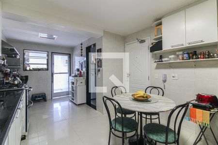 Apartamento à venda com 226m², 3 quartos e 2 vagas Apartamento à venda com 226m², 3 quartos e 2 vagasCozinha