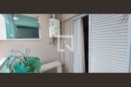 Casa à venda com 298m², 3 quartos e 6 vagas Casa à venda com 298m², 3 quartos e 6 vagasSacada