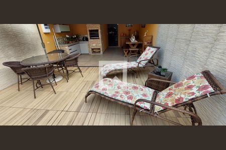 Casa à venda com 298m², 3 quartos e 6 vagas Casa à venda com 298m², 3 quartos e 6 vagasÁrea comum