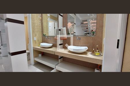 Casa à venda com 298m², 3 quartos e 6 vagas Casa à venda com 298m², 3 quartos e 6 vagasBanheiro