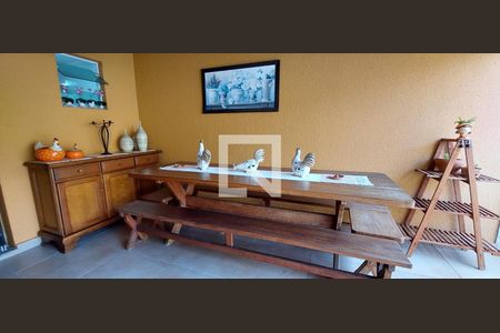 Casa à venda com 298m², 3 quartos e 6 vagas Casa à venda com 298m², 3 quartos e 6 vagasÁrea comum