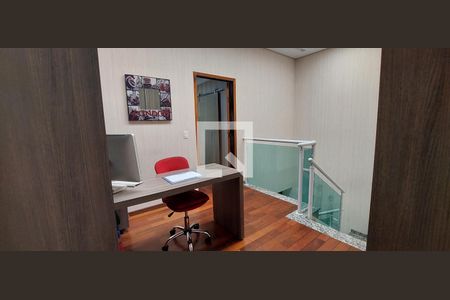 Casa à venda com 298m², 3 quartos e 6 vagas Casa à venda com 298m², 3 quartos e 6 vagasSaleta