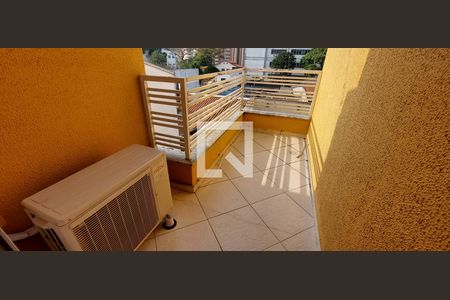 Casa à venda com 298m², 3 quartos e 6 vagas Casa à venda com 298m², 3 quartos e 6 vagasSacada