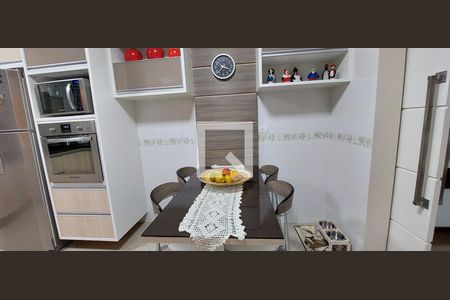 Casa à venda com 298m², 3 quartos e 6 vagas Casa à venda com 298m², 3 quartos e 6 vagasCozinha