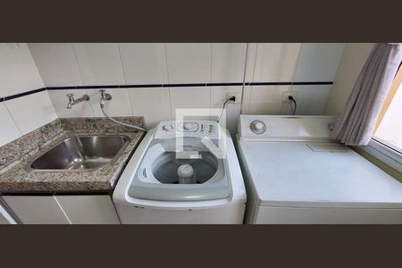 Casa à venda com 298m², 3 quartos e 6 vagas Casa à venda com 298m², 3 quartos e 6 vagasÁrea de Serviço