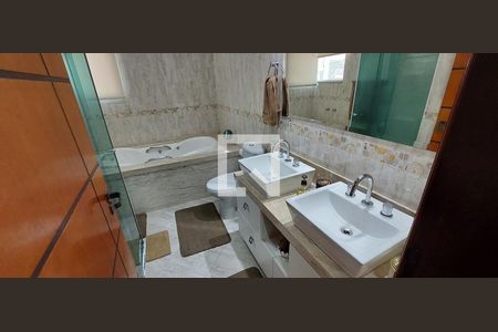 Casa à venda com 298m², 3 quartos e 6 vagas Casa à venda com 298m², 3 quartos e 6 vagasBanheiro