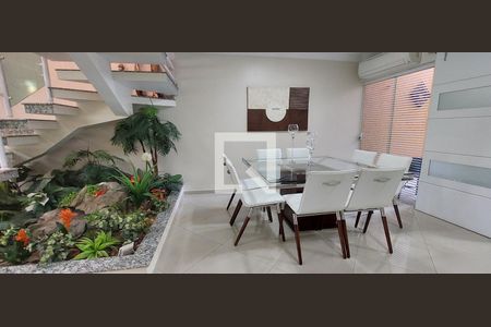 Casa à venda com 298m², 3 quartos e 6 vagas Casa à venda com 298m², 3 quartos e 6 vagasSala de Jantar