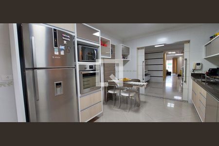 Casa à venda com 298m², 3 quartos e 6 vagas Casa à venda com 298m², 3 quartos e 6 vagasCozinha