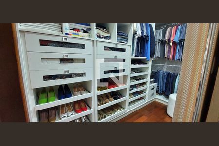 Casa à venda com 298m², 3 quartos e 6 vagas Casa à venda com 298m², 3 quartos e 6 vagasQuarto 1