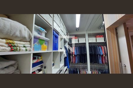 Casa à venda com 298m², 3 quartos e 6 vagas Casa à venda com 298m², 3 quartos e 6 vagasQuarto 1