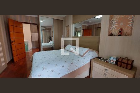 Casa à venda com 298m², 3 quartos e 6 vagas Casa à venda com 298m², 3 quartos e 6 vagasQuarto 1