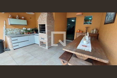 Casa à venda com 298m², 3 quartos e 6 vagas Casa à venda com 298m², 3 quartos e 6 vagasÁrea comum