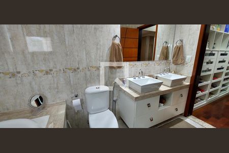 Casa à venda com 298m², 3 quartos e 6 vagas Casa à venda com 298m², 3 quartos e 6 vagasBanheiro