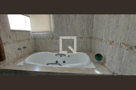 Casa à venda com 298m², 3 quartos e 6 vagas Casa à venda com 298m², 3 quartos e 6 vagasBanheiro