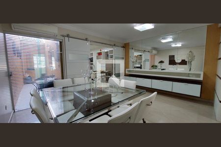 Casa à venda com 298m², 3 quartos e 6 vagas Casa à venda com 298m², 3 quartos e 6 vagasSala de Jantar