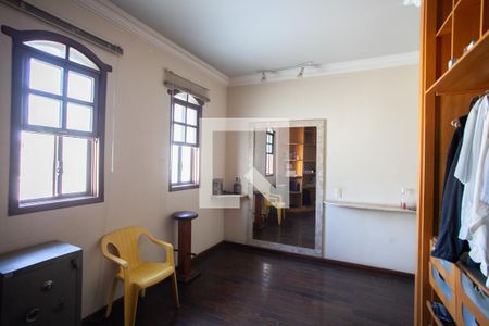 Casa à venda com 300m², 6 quartos e 4 vagasCloset Suíte 2 - 2º andar