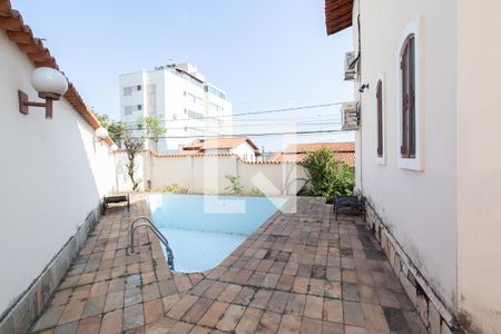 Casa à venda com 300m², 6 quartos e 4 vagasPiscina