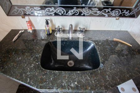 Casa à venda com 300m², 6 quartos e 4 vagasBanheiro Suíte 2 - 2º andar