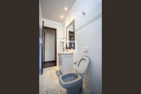 Casa à venda com 300m², 6 quartos e 4 vagasBanheiro Social - 1º andar