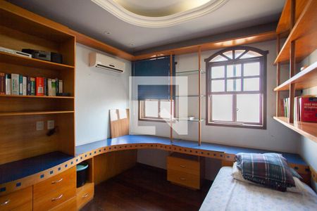 Casa à venda com 300m², 6 quartos e 4 vagasQuarto 2 - 1º andar