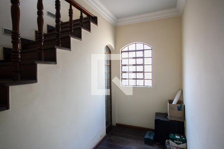 Casa à venda com 300m², 6 quartos e 4 vagasEscada 