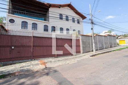 Casa à venda com 300m², 6 quartos e 4 vagasFachada